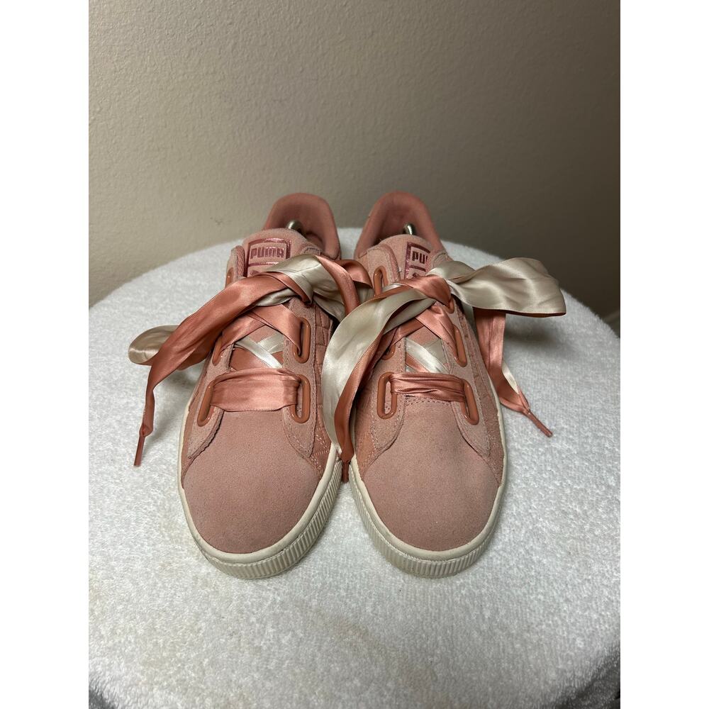 Basket Heart Woven Rose Suede Puma Sneakers